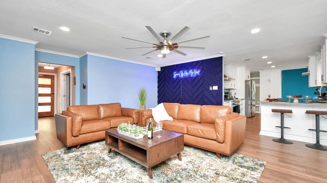 Photo of Livingroom in Friendswood