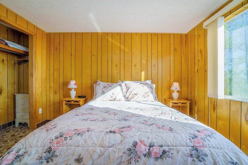Photo of Bedroom in Lake Township