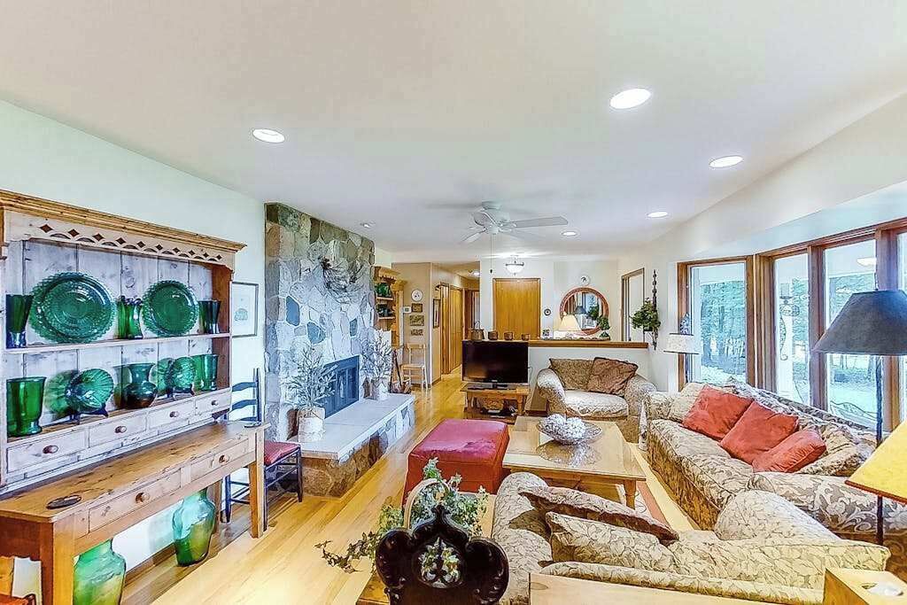 Photo of Livingroom in Birchwood Farms