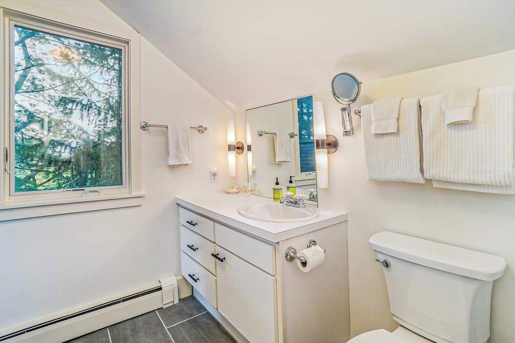 Photo of Bathroom in Birchwood Farms