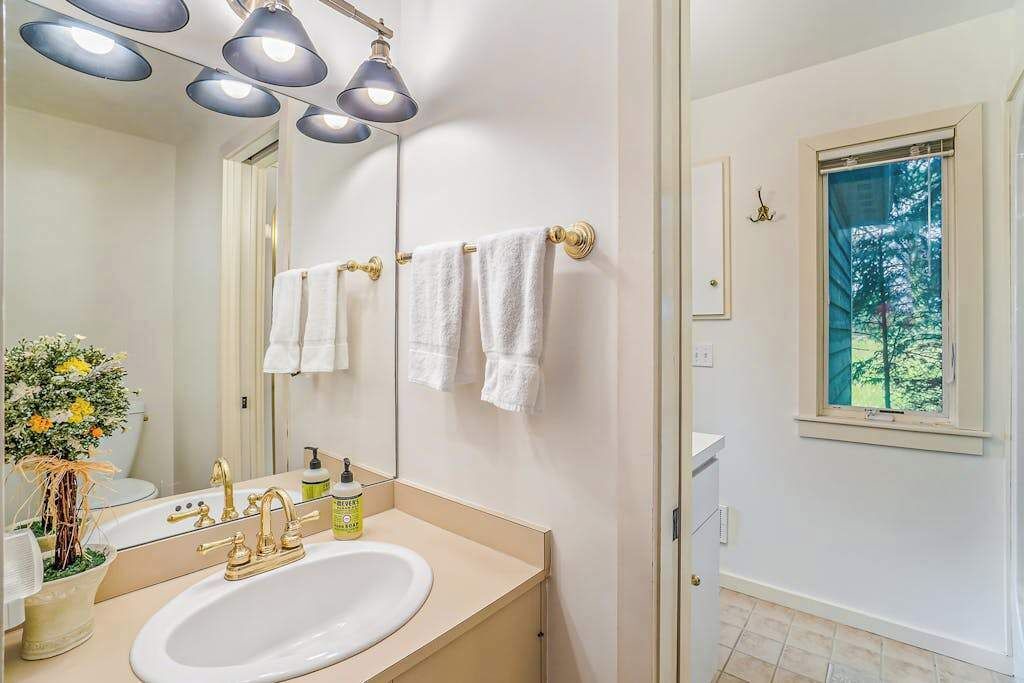 Photo of Bathroom in Birchwood Farms