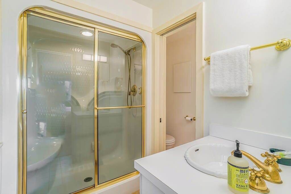 Photo of Bathroom in Birchwood Farms