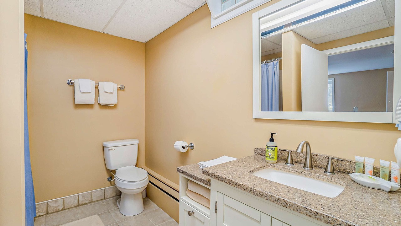 Photo of Bathroom in Birchwood Farms