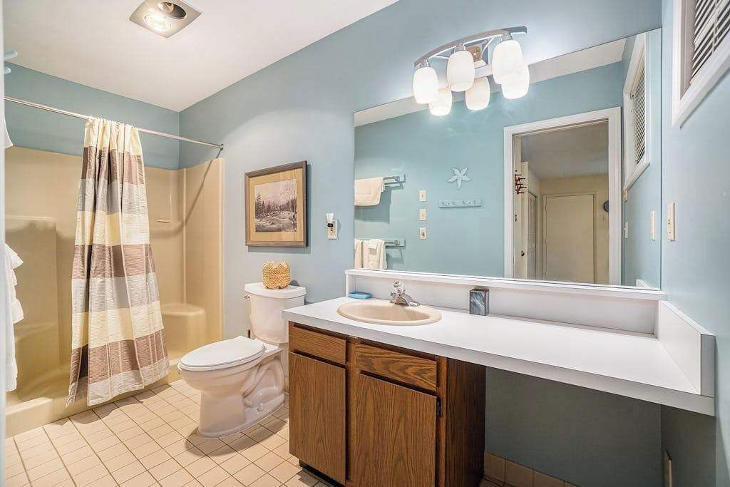 Photo of Bathroom in Maple City