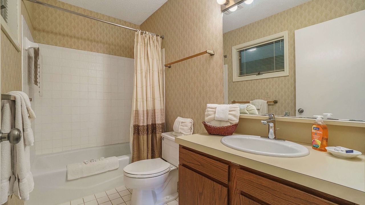 Photo of Bathroom in Maple City
