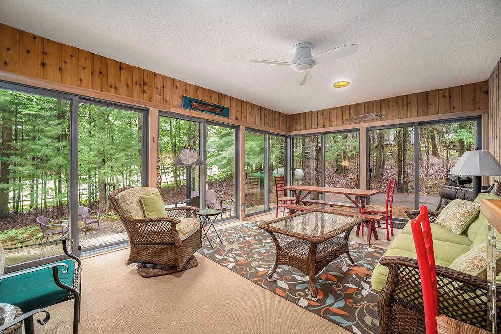 Photo of Livingroom in Maple City