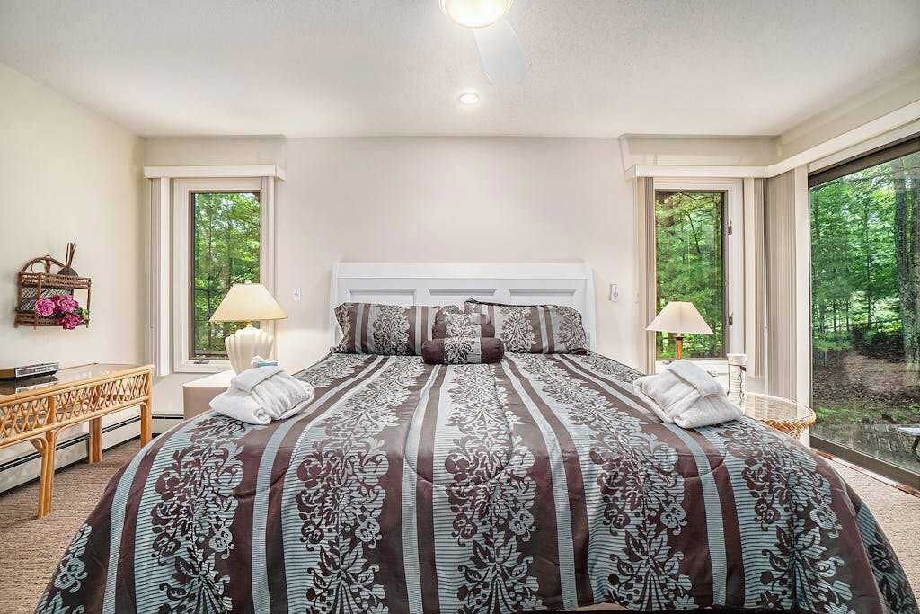 Photo of Bedroom in Maple City