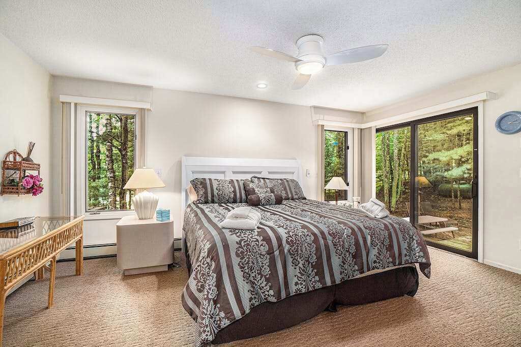 Photo of Bedroom in Maple City