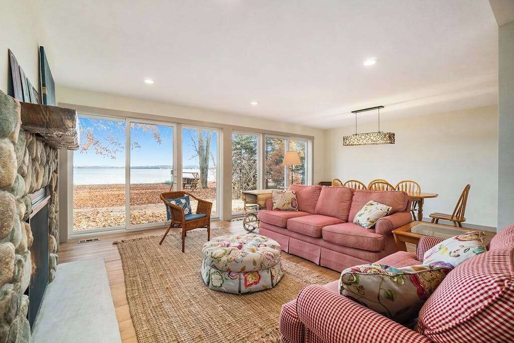 Photo of Livingroom in Lake Township