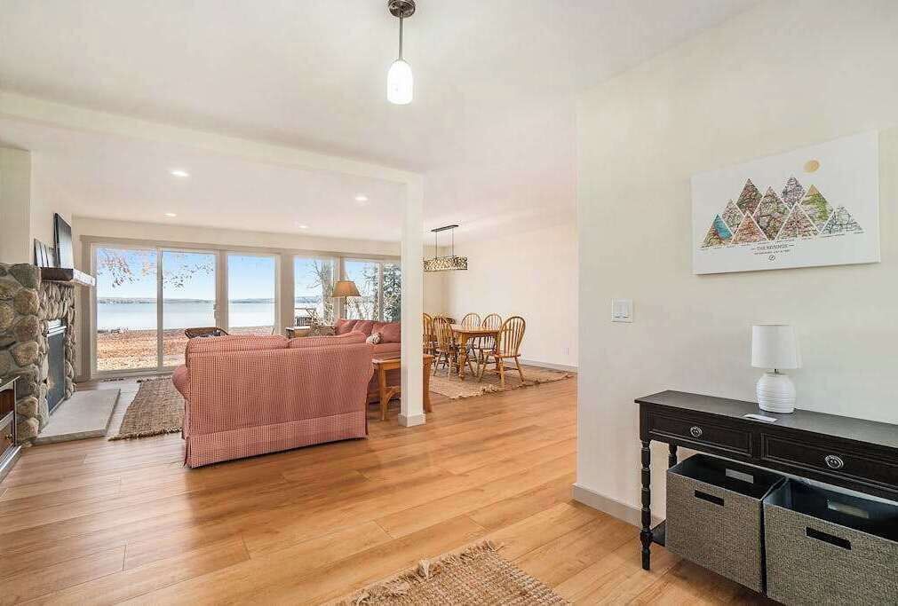 Photo of Livingroom in Lake Township