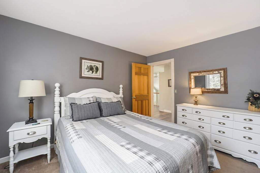 Photo of Bedroom in Maple City