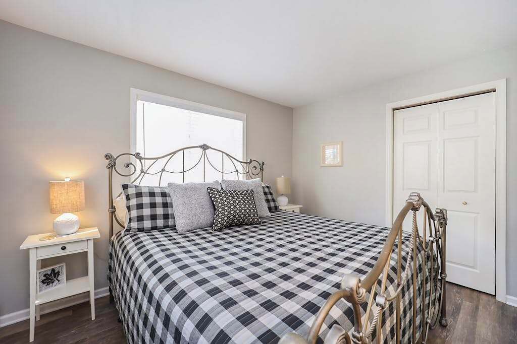Photo of Bedroom in Maple City