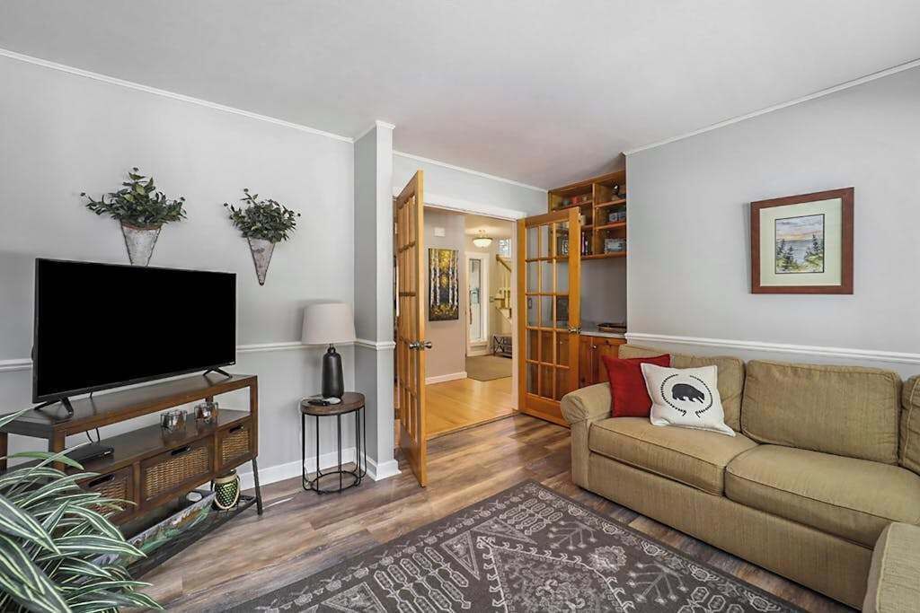 Photo of Livingroom in Maple City