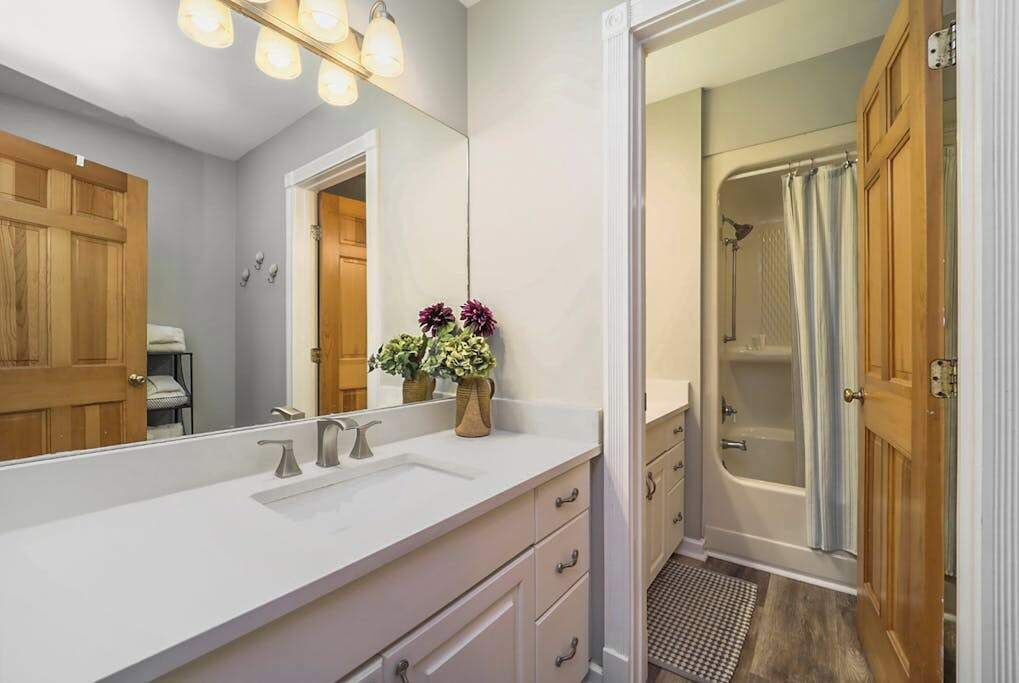 Photo of Bathroom in Maple City
