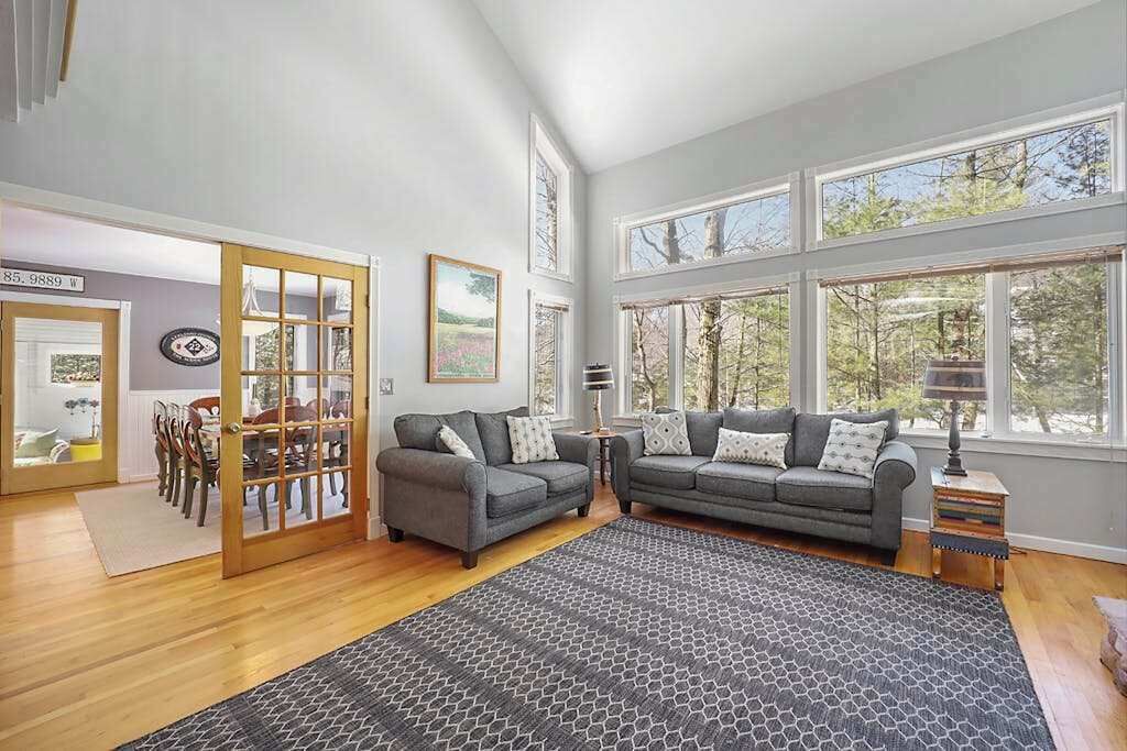 Photo of Livingroom in Maple City