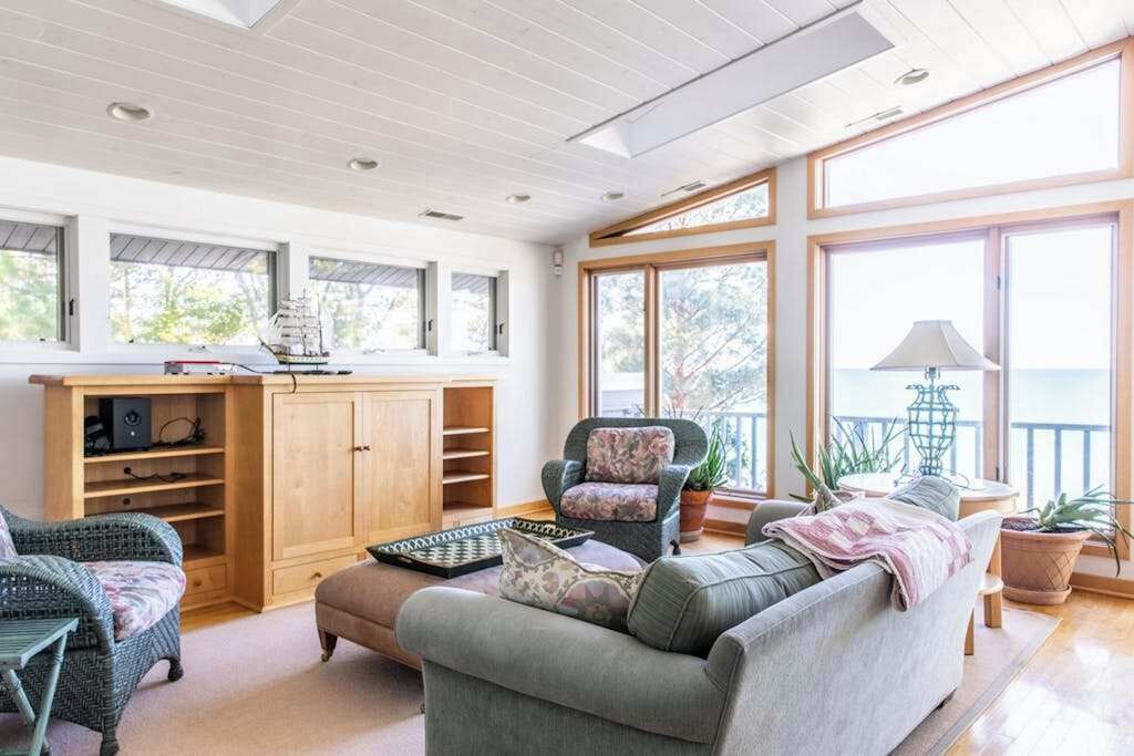Photo of Livingroom in Shorewood-Tower Hills-Harbert
