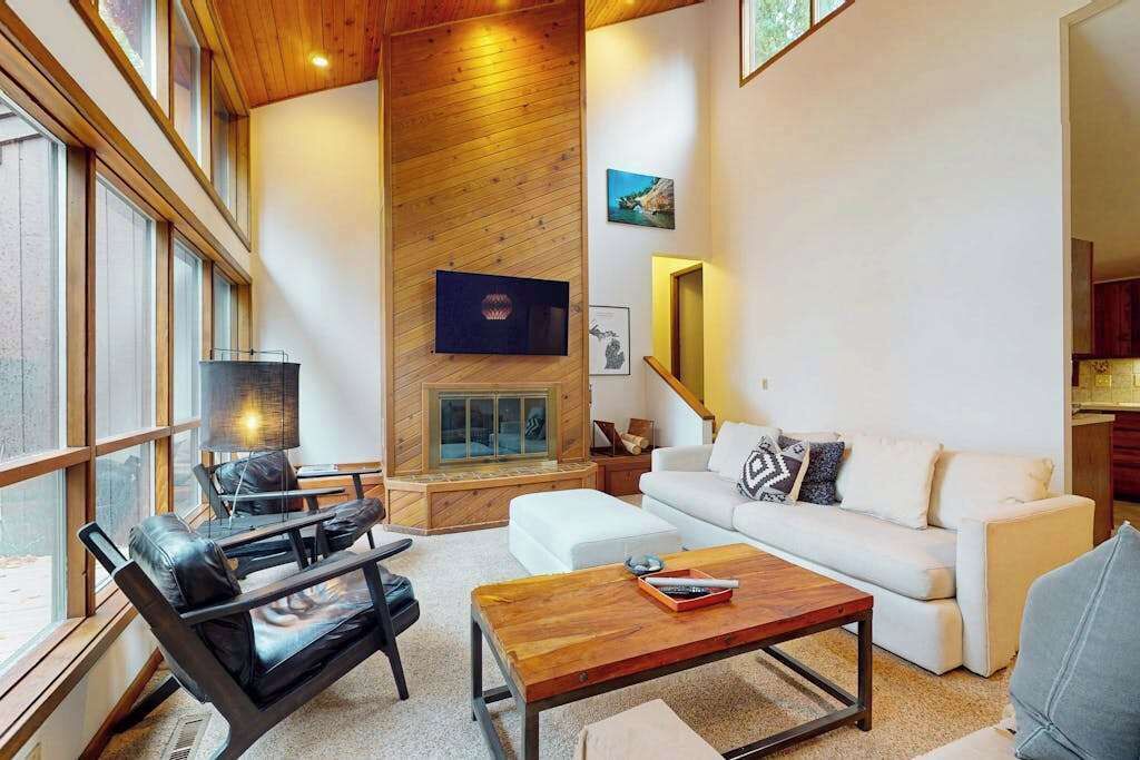 Photo of Livingroom in Eveline Township