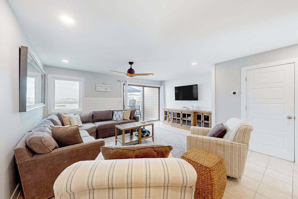 Photo of Livingroom in Heron Harbour Isle