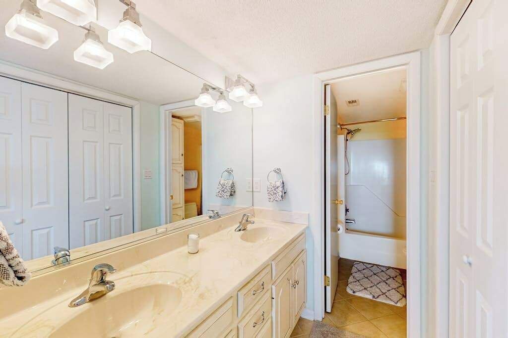 Photo of Bathroom in Heron Harbour Isle