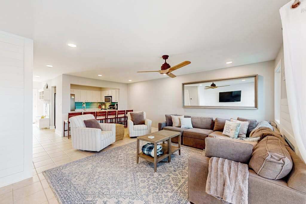 Photo of Livingroom in Heron Harbour Isle