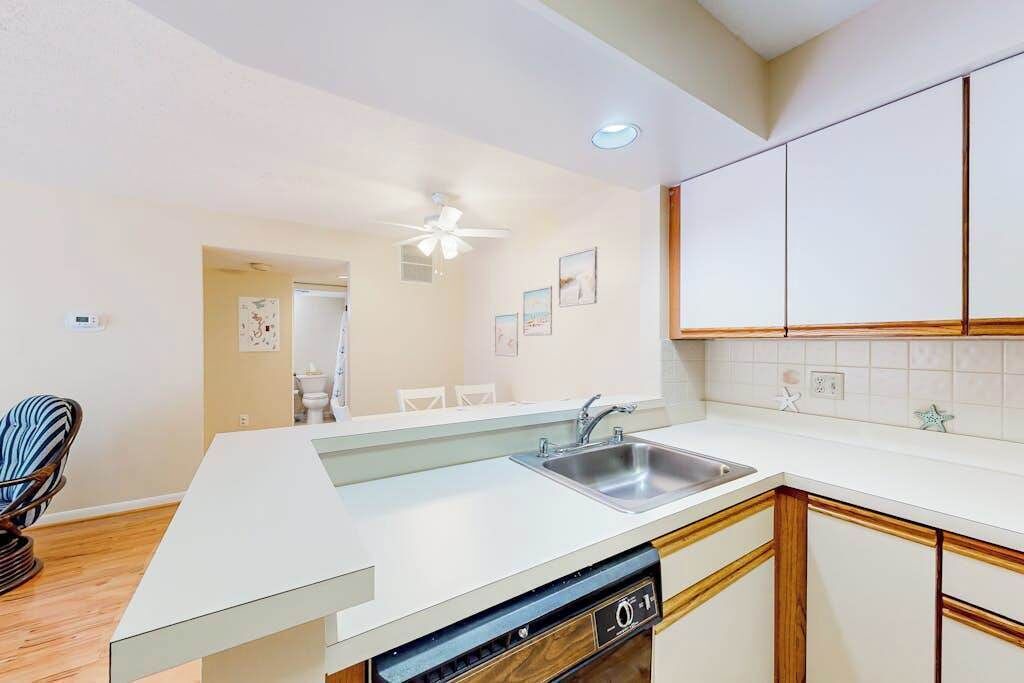 Photo of Kitchen in Heron Harbour Isle