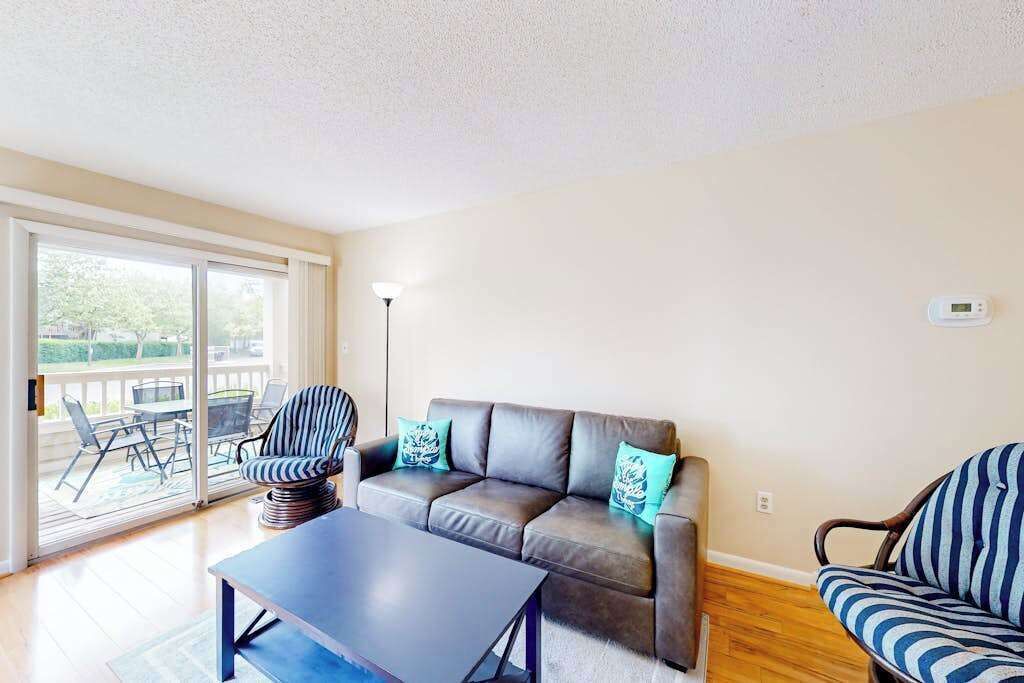 Photo of Livingroom in Heron Harbour Isle