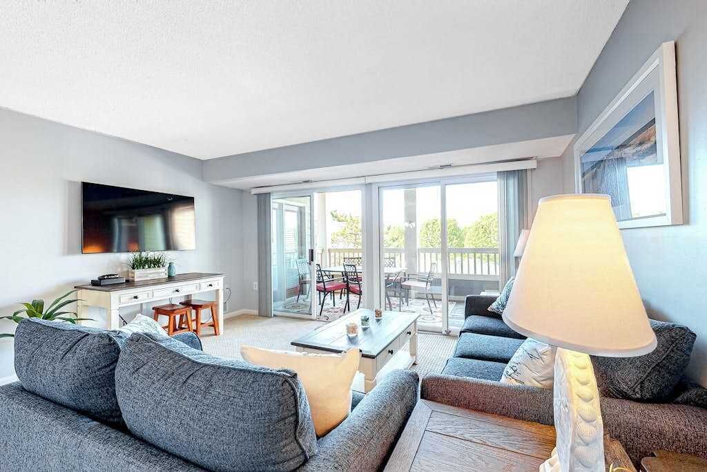Photo of Livingroom in Heron Harbour Isle