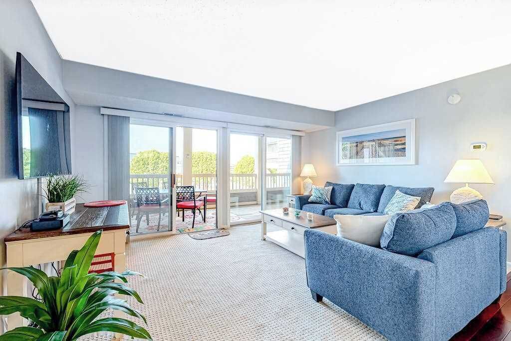 Photo of Livingroom in Heron Harbour Isle