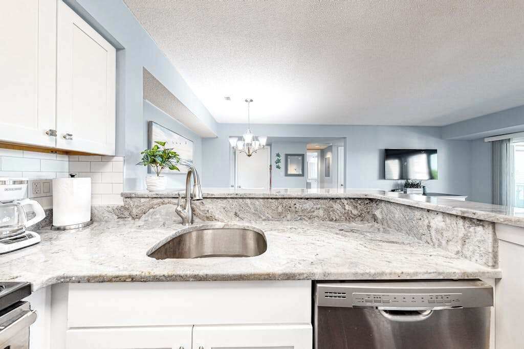 Photo of Kitchen in Heron Harbour Isle