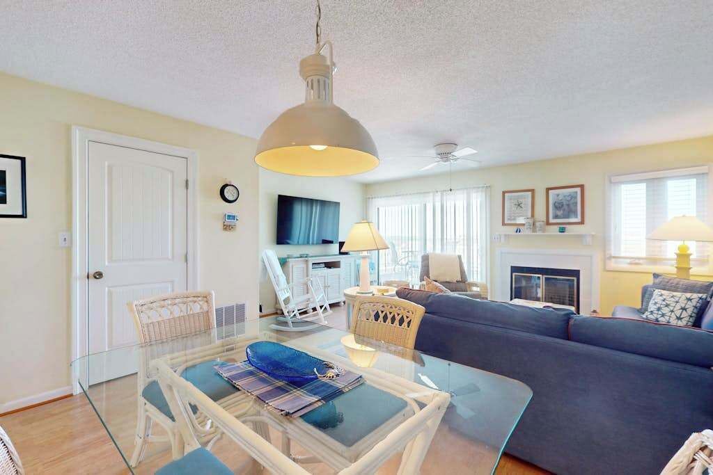 Photo of Livingroom in Heron Harbour Isle