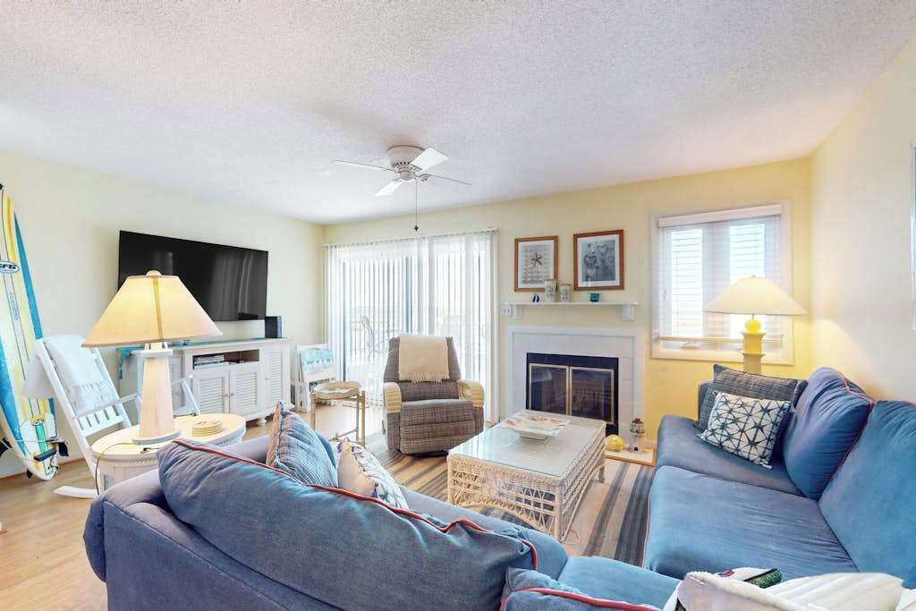 Photo of Livingroom in Heron Harbour Isle