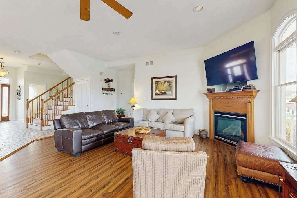 Photo of Livingroom in Heron Harbour Isle