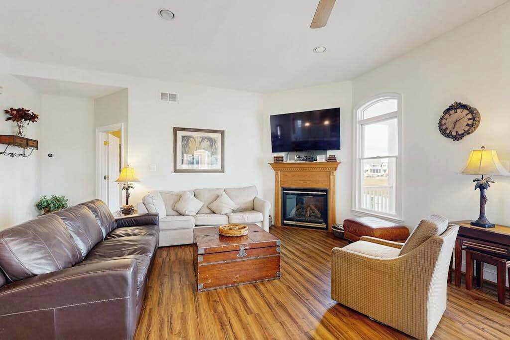 Photo of Livingroom in Heron Harbour Isle