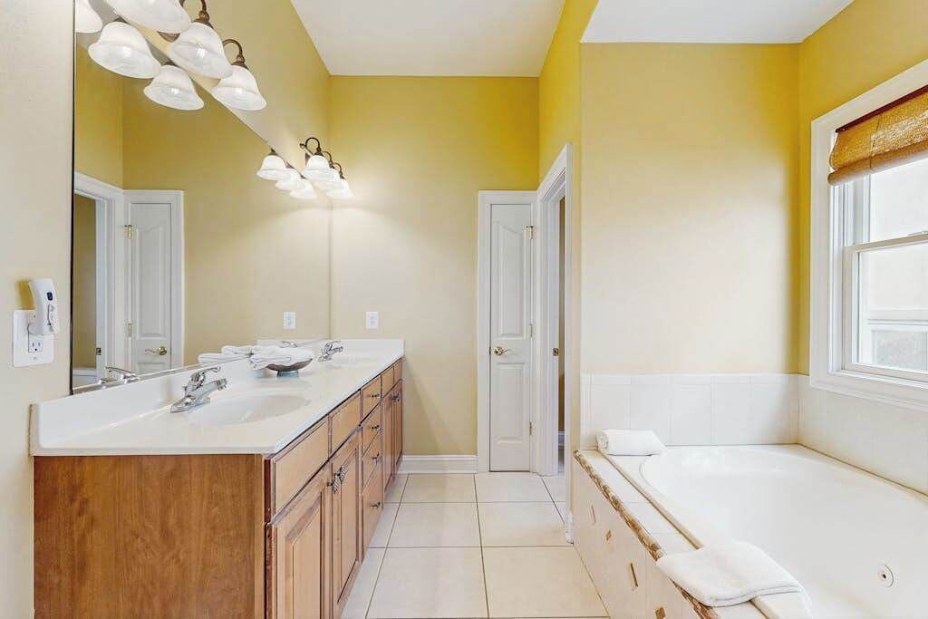 Photo of Bathroom in Heron Harbour Isle