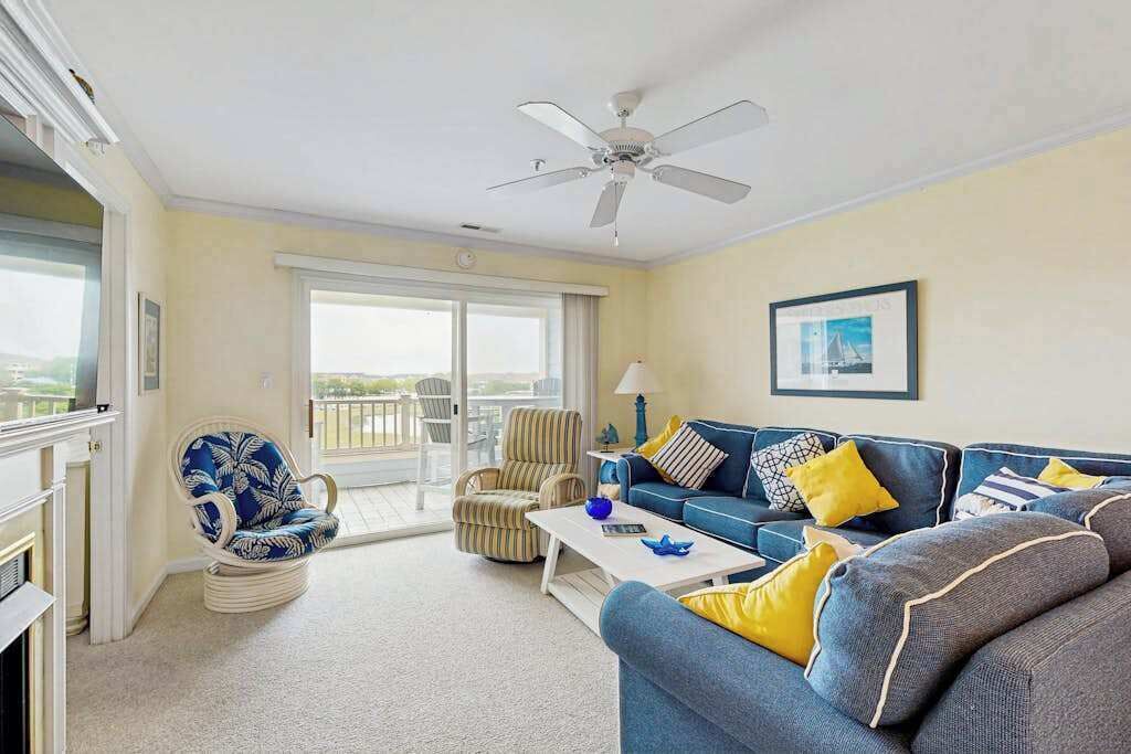 Photo of Livingroom in Heron Harbour Isle