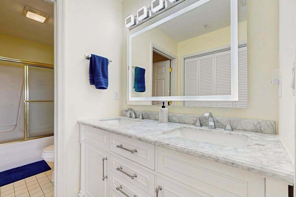 Photo of Bathroom in Heron Harbour Isle