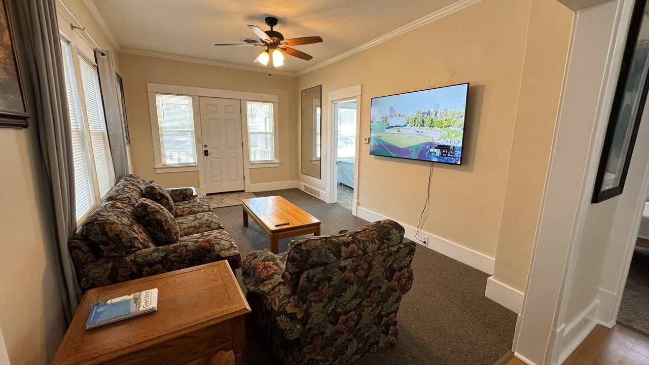 Photo of Livingroom in Hays