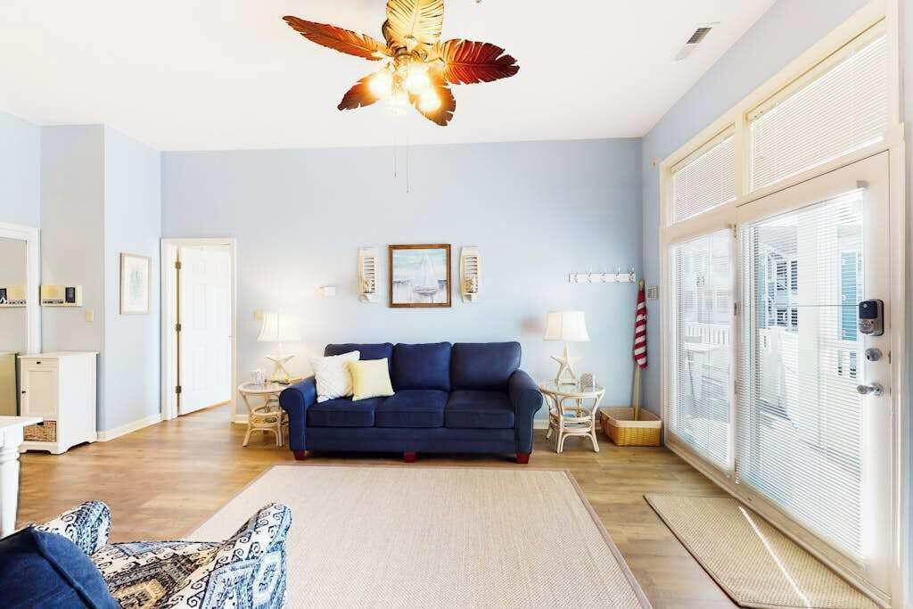 Photo of Livingroom in Heron Harbour Isle