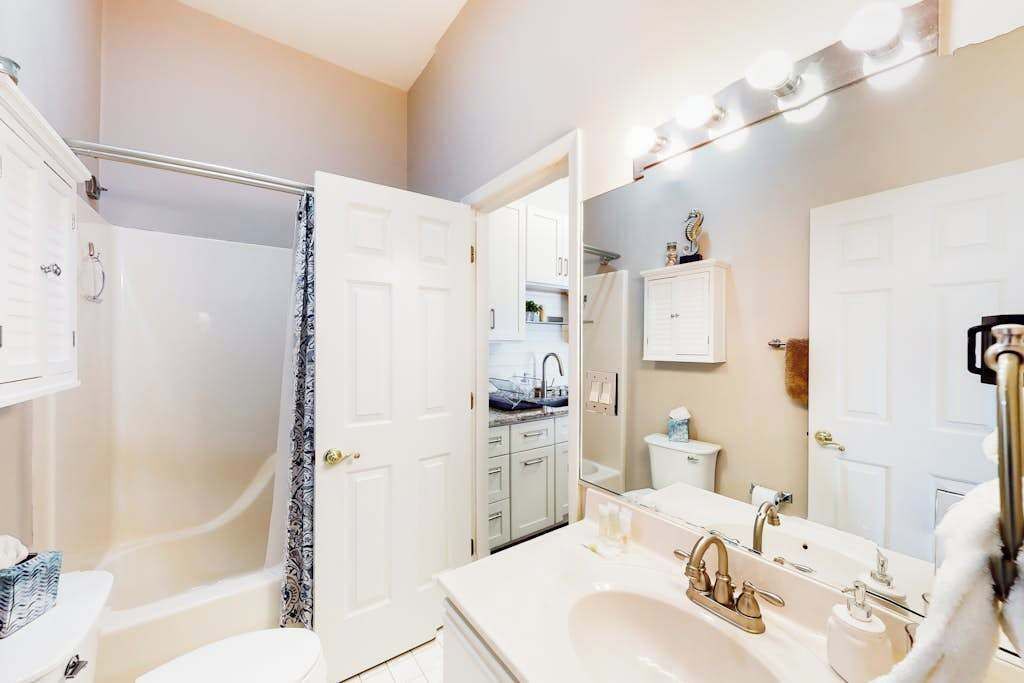 Photo of Bathroom in Heron Harbour Isle