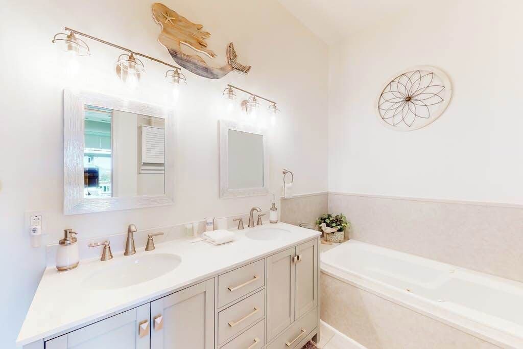 Photo of Bathroom in Heron Harbour Isle