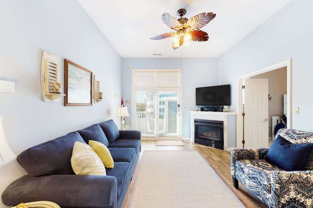 Photo of Livingroom in Heron Harbour Isle