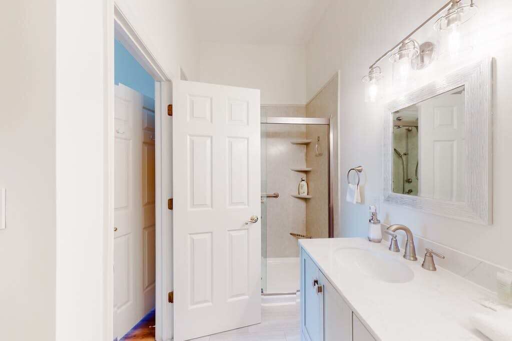 Photo of Bathroom in Heron Harbour Isle