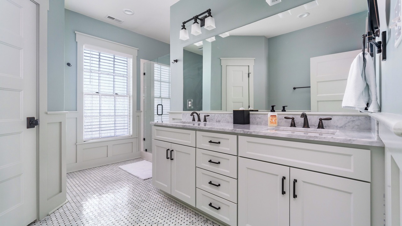 Photo of Bathroom in Oriental