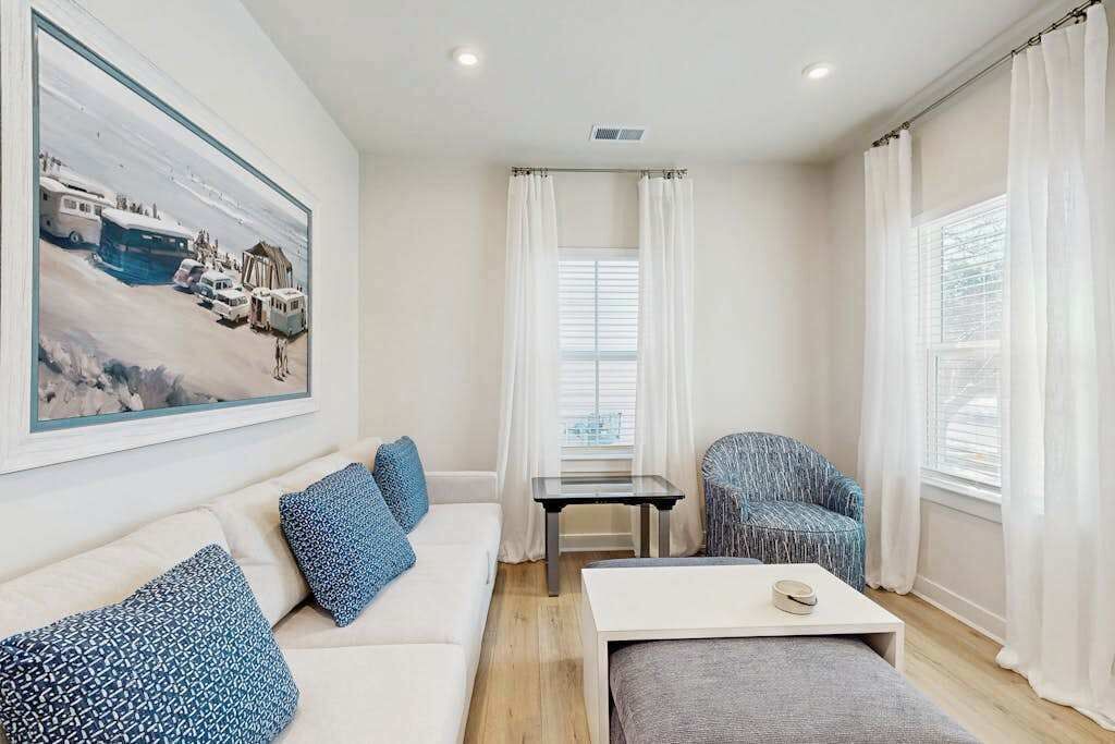 Photo of Livingroom in Bayside