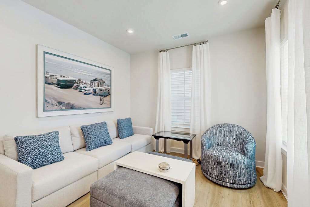Photo of Livingroom in Bayside