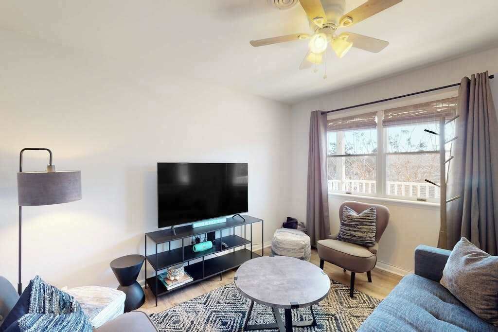 Photo of Livingroom in Caine Woods