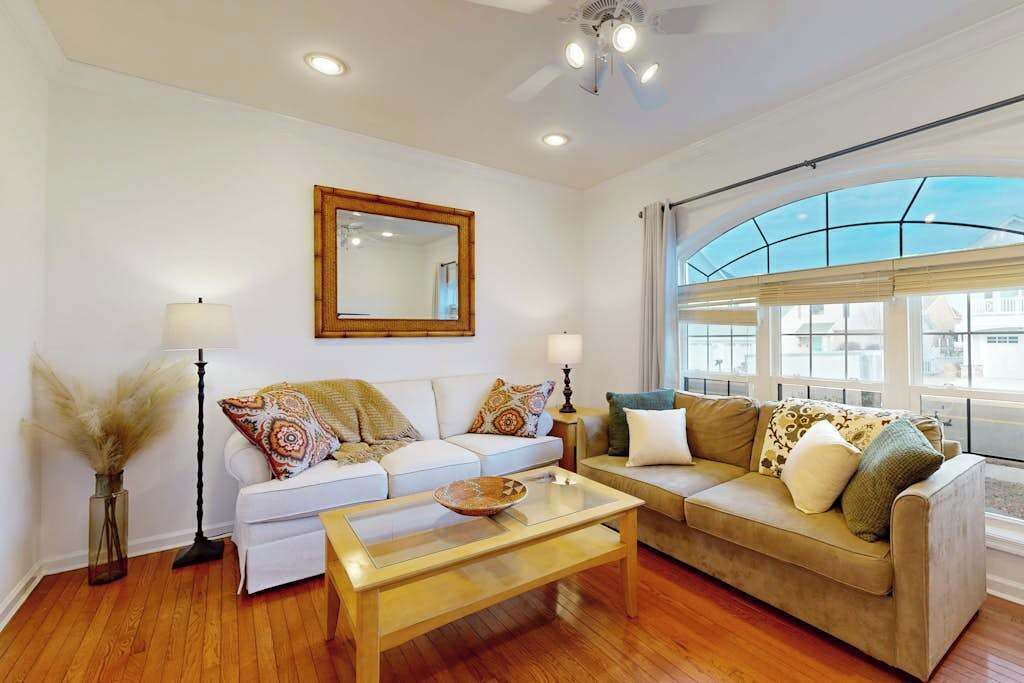 Photo of Livingroom in Heron Harbour Isle