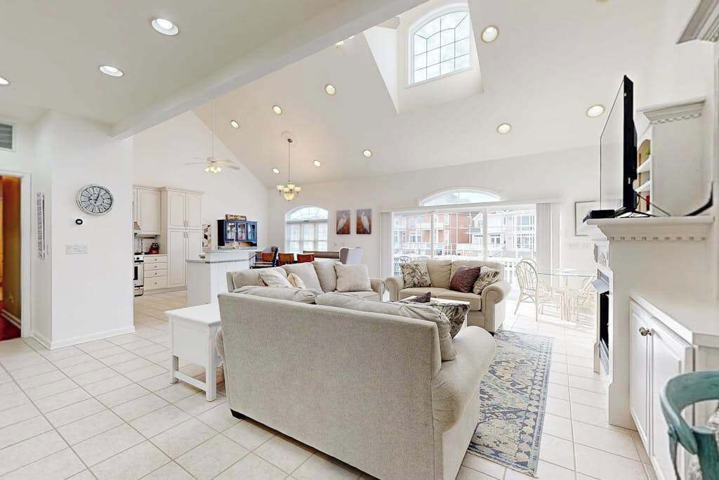 Photo of Livingroom in Heron Harbour Isle