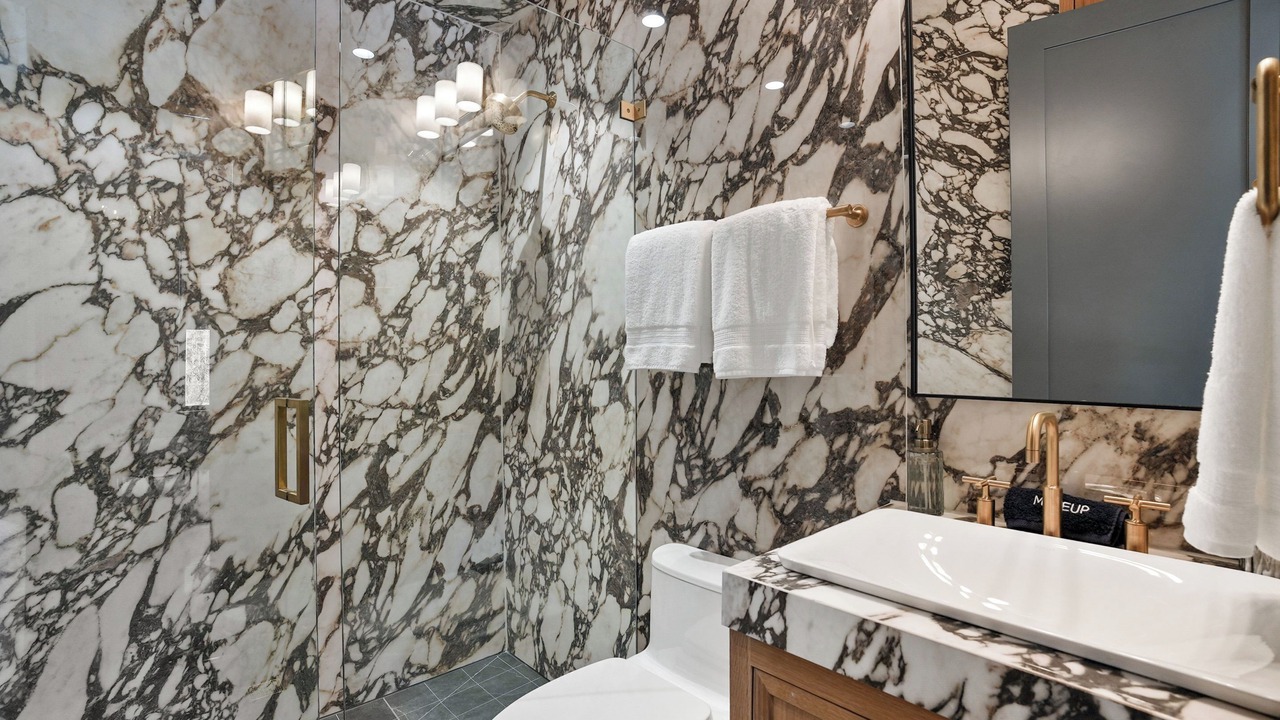 Photo of Bathroom in East Cesar Chavez