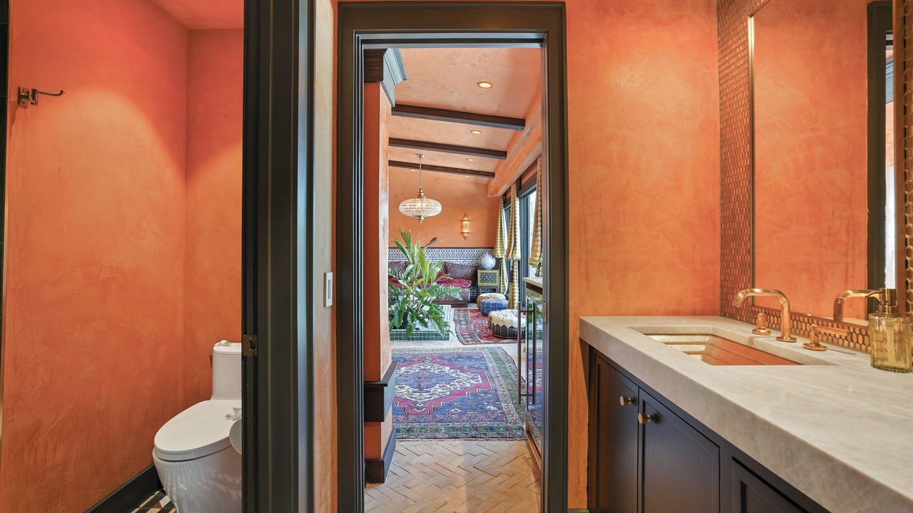 Photo of Bathroom in East Cesar Chavez